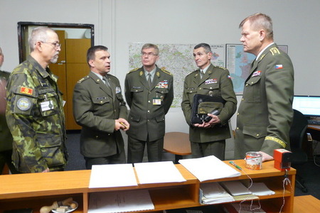 Náčelník Generálního štábu AČR generálporučík Josef Bečvář navštívil Agenturu logistiky