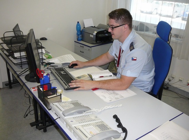 nadrotmistr Štěpán Hrbek ve svém úřadu 