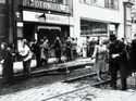 Reprodukce z knihy: pražské barikády v květnu 1945