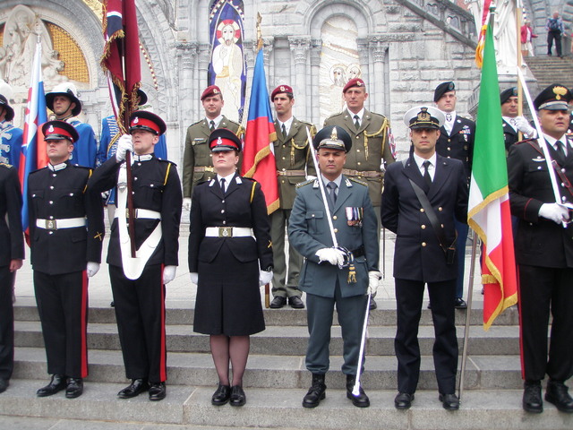  Vojáci se setkali v Lurdech (3)