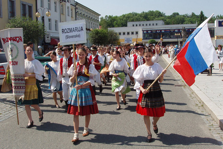 Mezinárodní armádní folklórní festival Rožnovská valaška 2011