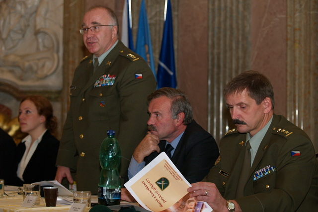 Zleva: Mgr. Naďa Brázdilová, plk. Mgr. Ladislav Chaloupský, Ph.D., Ing. Milan Máčel, plk. Mgr. Milan Kraus