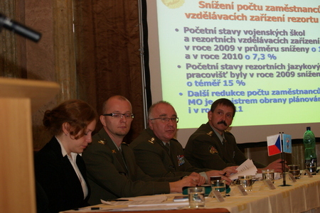 Zleva: Mgr. Naďa Brázdilová, mjr. Mgr. Jan Šmíd, plk. Mgr. Ladislav Chaloupský, Ph.D., plk. Mgr. Milan Kraus