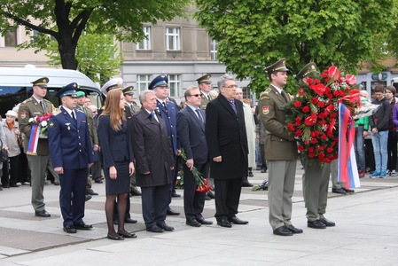 V pražských Vokovicích a na náměstí Interbrigády se vzpomínalo na oběti války