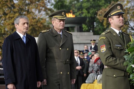Památku těch, jež stáli u zrodu samostatného Československého státu, společně uctili ministr obrany a náčelník Generálního štábu AČR