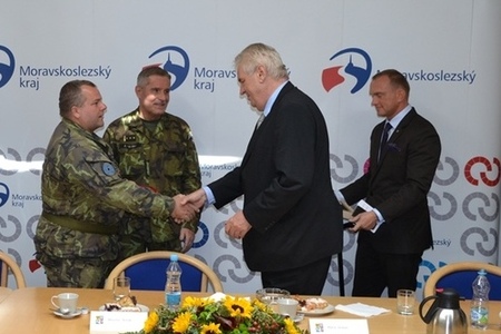 Máte mou plnou podporu, řekl prezident Miloš Zeman ostravským záložákům