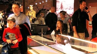 Ilustrační obrázek ke článkuArmádní muzeum Žižkov otevřeno pro veřejnost. Proudy návštěvníků hned první den