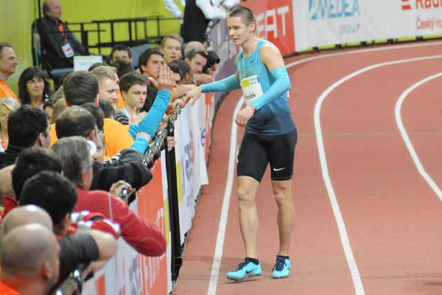 Pavel Maslák přijímá gratulace