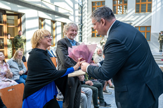 Z předání pamětních odznaků účastníkům odboje a odporu proti komunismu