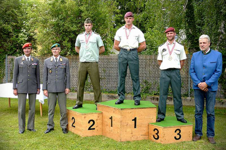 Vyhlášení nejlepších závodníků soutěžících prvním rokem, na 2. místě des. Jakub Rozsypal