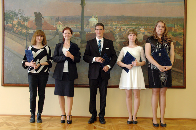 Pětice vítězných studentů - zleva Kateřina Hejnarová, Veronika Veselá, David Broul, Lenka Doležalová a Romana Husárková