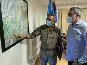 V diskusi se španělským velitelem mise EUTM Mali brigádním generálem Fernandem Luisem Graciem Herreizem.