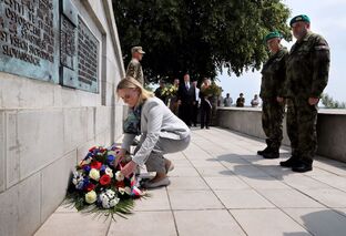 Hned první zahraniční cesta ministryně obrany Jany Černochové v době předsednictví ČR Radě EU směřovala na Ukrajinu. Zde se při příležitosti 105. výročí bitvy u Zborova poklonila hrdinství československých legionářů. V rámci setkání s místními obyvateli a představiteli samosprávy a následně při jednání s náměstkyní ukrajinského ministra obrany pak podpořila Ukrajinu v jejím boji proti ruskému agresorovi a předala humanitární pomoc.