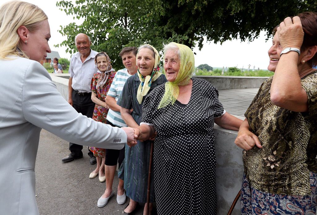 Hned první zahraniční cesta ministryně obrany Jany Černochové v době předsednictví ČR Radě EU směřovala na Ukrajinu. Zde se při příležitosti 105. výročí bitvy u Zborova poklonila hrdinství československých legionářů. V rámci setkání s místními obyvateli a představiteli samosprávy a následně při jednání s náměstkyní ukrajinského ministra obrany pak podpořila Ukrajinu v jejím boji proti ruskému agresorovi a předala humanitární pomoc.