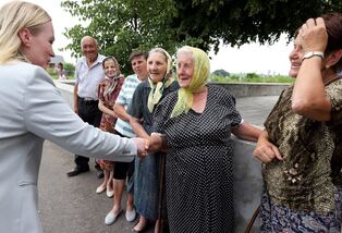 Hned první zahraniční cesta ministryně obrany Jany Černochové v době předsednictví ČR Radě EU směřovala na Ukrajinu. Zde se při příležitosti 105. výročí bitvy u Zborova poklonila hrdinství československých legionářů. V rámci setkání s místními obyvateli a představiteli samosprávy a následně při jednání s náměstkyní ukrajinského ministra obrany pak podpořila Ukrajinu v jejím boji proti ruskému agresorovi a předala humanitární pomoc.