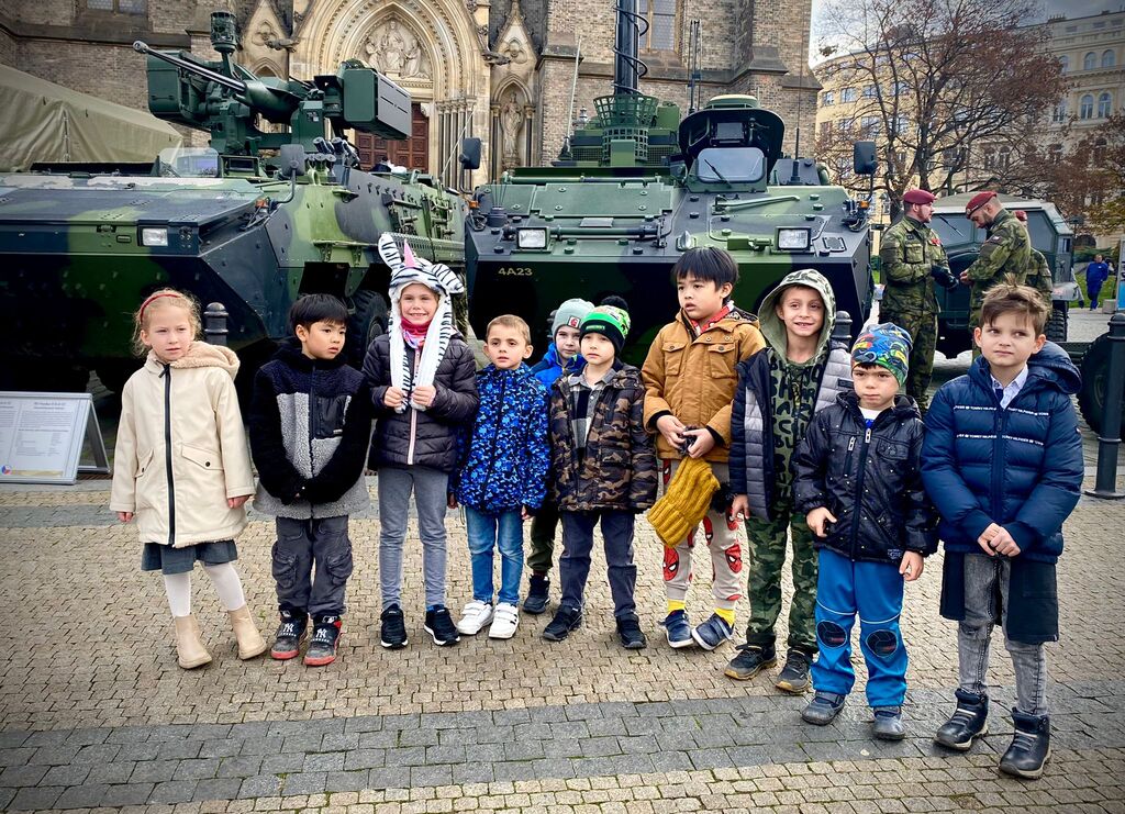 Ze vzpomínkové akce ke Dni válečných veteránů na náměstí Míru v Praze 2