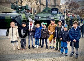 Ze vzpomínkové akce ke Dni válečných veteránů na náměstí Míru v Praze 2