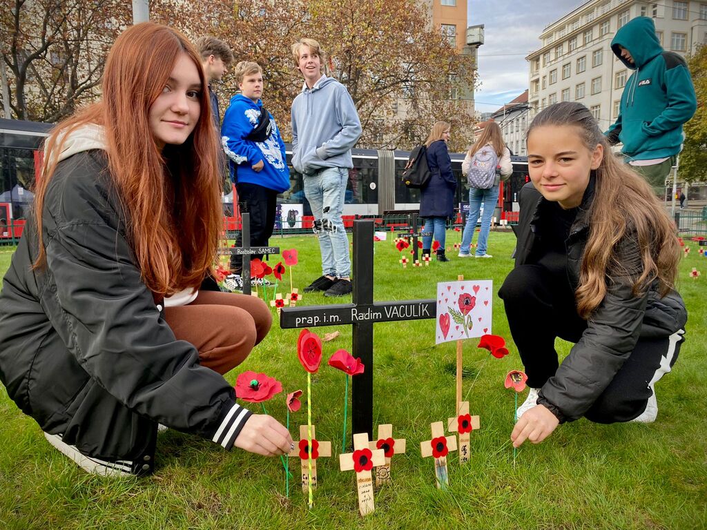 Ze vzpomínkové akce ke Dni válečných veteránů na náměstí Míru v Praze 2