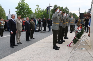 Pieta u památníku v Bratislavě