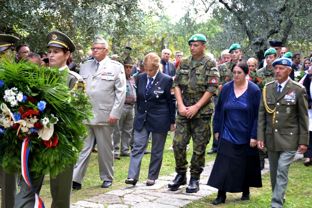 Pieta u pomníku padlých československých legionářů v Arcu za účasti zástupců Československé obce legionářské