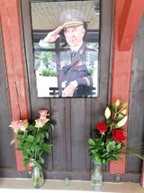 Memoriál vznikl na počest Jana Ploce, bývalého velitele Velitelství letectva a protivzdušné obrany 