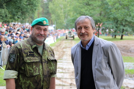 Plukovník Aleš Knížek a ministr obrany Martin Stropnický