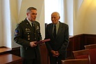 Ilustrační obrázek ke článkuVálečný veterán plukovník Jan Ihnatík oslavil 95. narozeniny