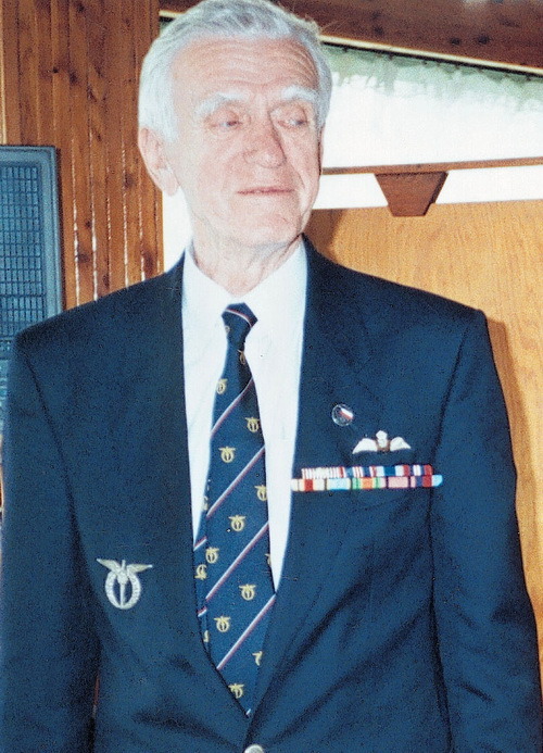 Plukovník v.v. Miloslav Kratochvíl na snímku z 90. let minulého století