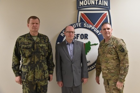 Denně dvě patroly, informovali českého premiéra vojáci 6. strážní roty