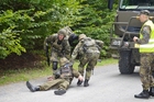 Po napadení patroly měla jednotka zraněného, kterého odsouvá okamžitě do bezpečí