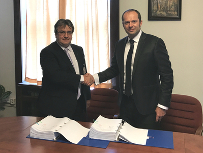 Smlouva přinese vysokou prostupnost a kybernetickou bezpečnost pro provozování resortních komunikačních a informačních systémů, uvedl po podpisu smlouvy náměstek Pavel Beran