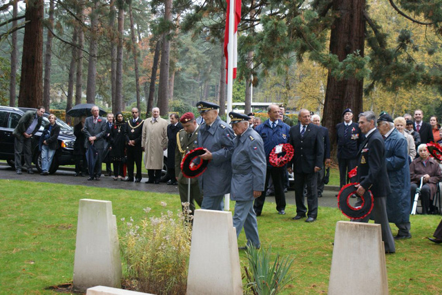 Veteráni kladou věnce