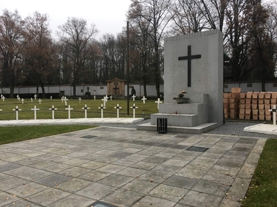 Pomník Obětem světových válek na Olšanských hřbitovech.