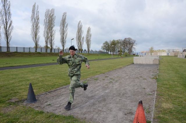 Poručice Martina Skalová v cíli v čase 3 minut a 34 vteřin