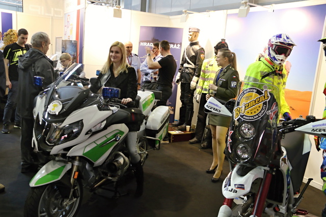 Poručice Nikola Hájková dohlížela na celou expozici