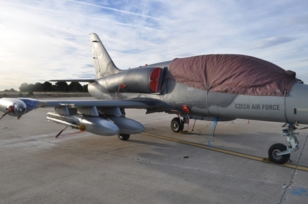 Letoun L-159 ALCA se na cvičení Trident Juncture 2015 střetl s ptákem, pilot situaci profesionálně vyřešil