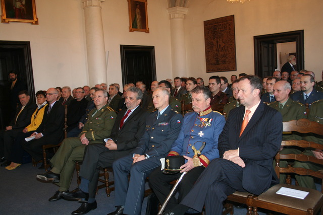 Posluchači a významní hosté v sále Zámku Brandýs nad Labem