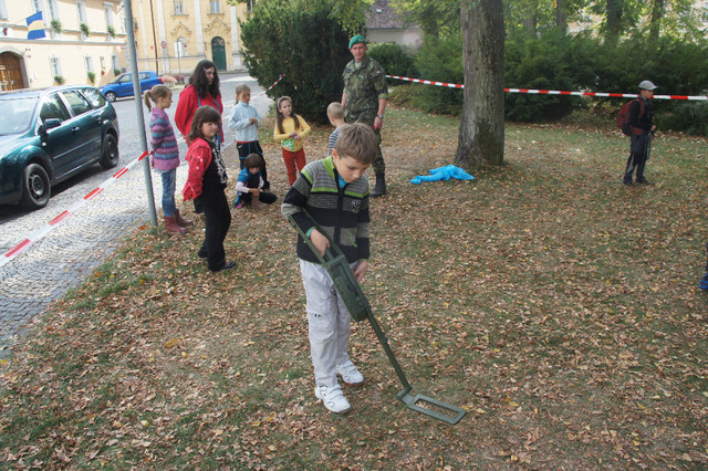 Práce s detektorem kovů