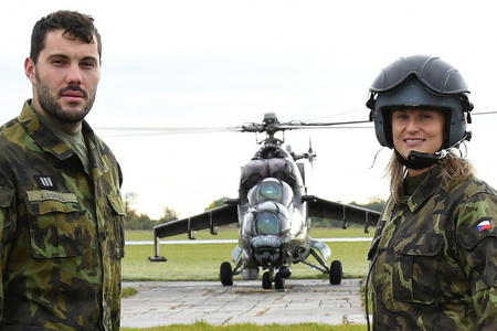 Vojákům Dukly, kteří patří mezi mistry světa, začal armádní výcvik v bojovém vrtulníku