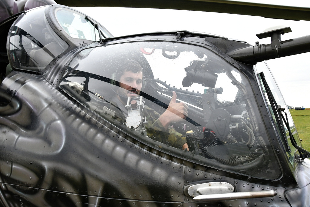 Prap. Josef Dostál v kabině střelce operátora 