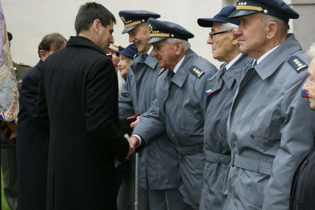 Náměstek Hrbata předává medaile veteránům 