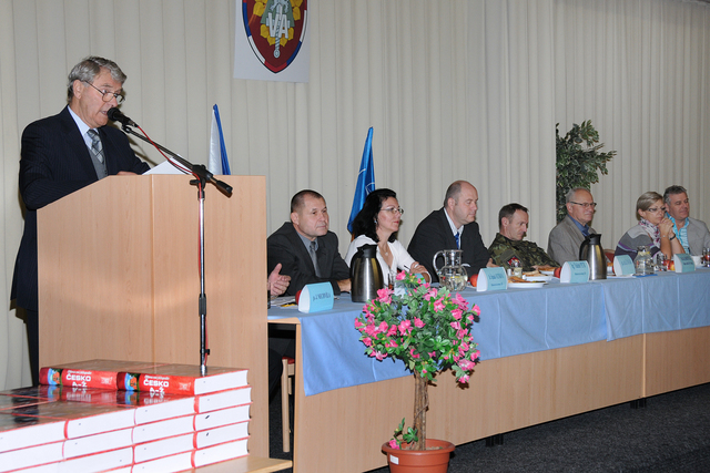 Předseda Klubu vojenských důchodců Vyškov plk.v.v. Karel Čvančara a hosté Celookresního aktivu KVD