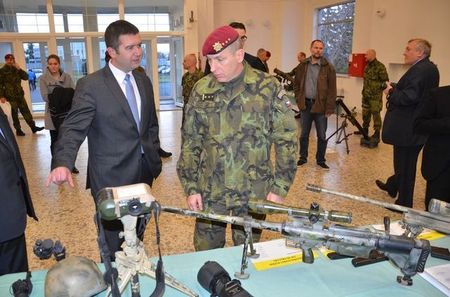 Pokud navýšíme účast v misích, počítáme s červenými barety, řekl v Žatci předseda poslanců