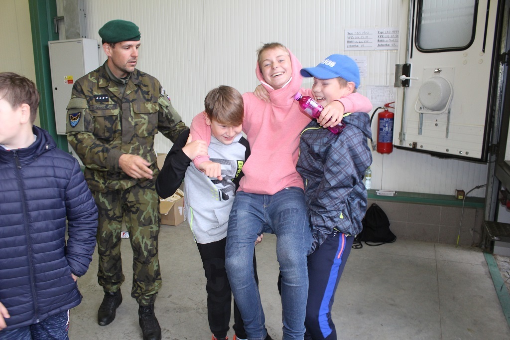 Přenést svého spolužáka si vyzkoušel každý účasník dopoledne.