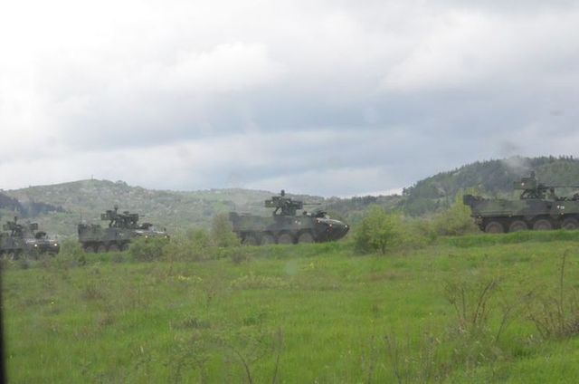 Přesun bojových kolových vozidel Pandur