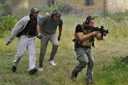 Ministr obrany se zúčastnil cvičení Ochranné služby VP