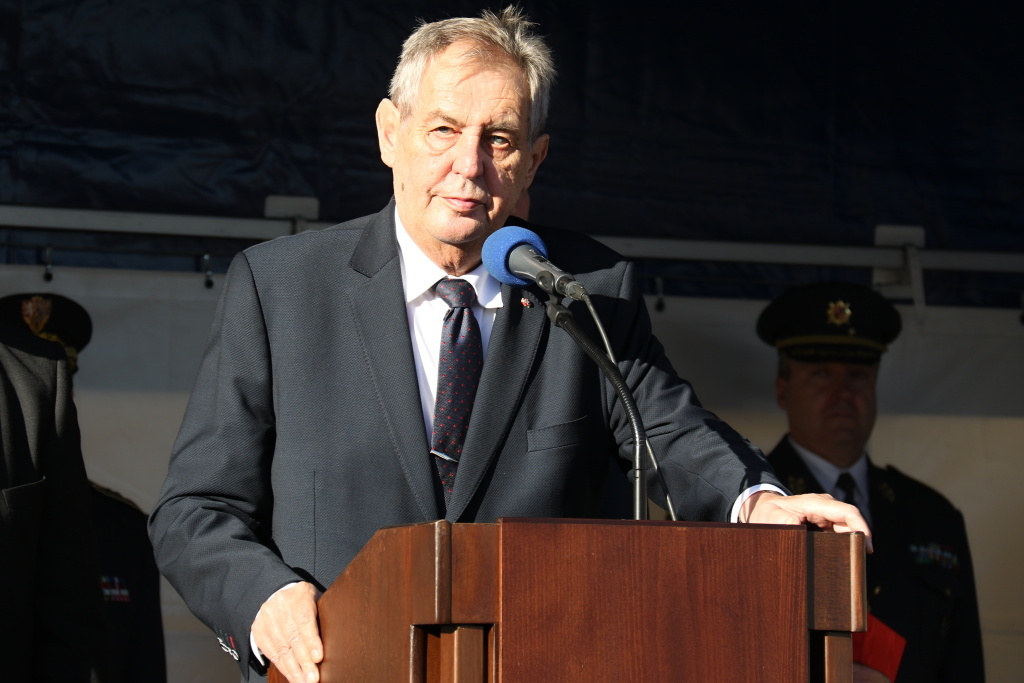 Prezident Zeman v projevu zmínil i zřízení roty dronů