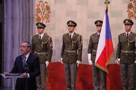 Při proslovu ministr zmínil potřebu poučení se z minulost