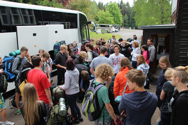 Příjezd studentů do výcvikového zařízení Valdek