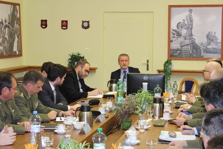 Z návštěvy ministra obrany u Agentury logistiky